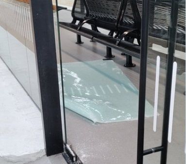 Glazen deur kapot op station