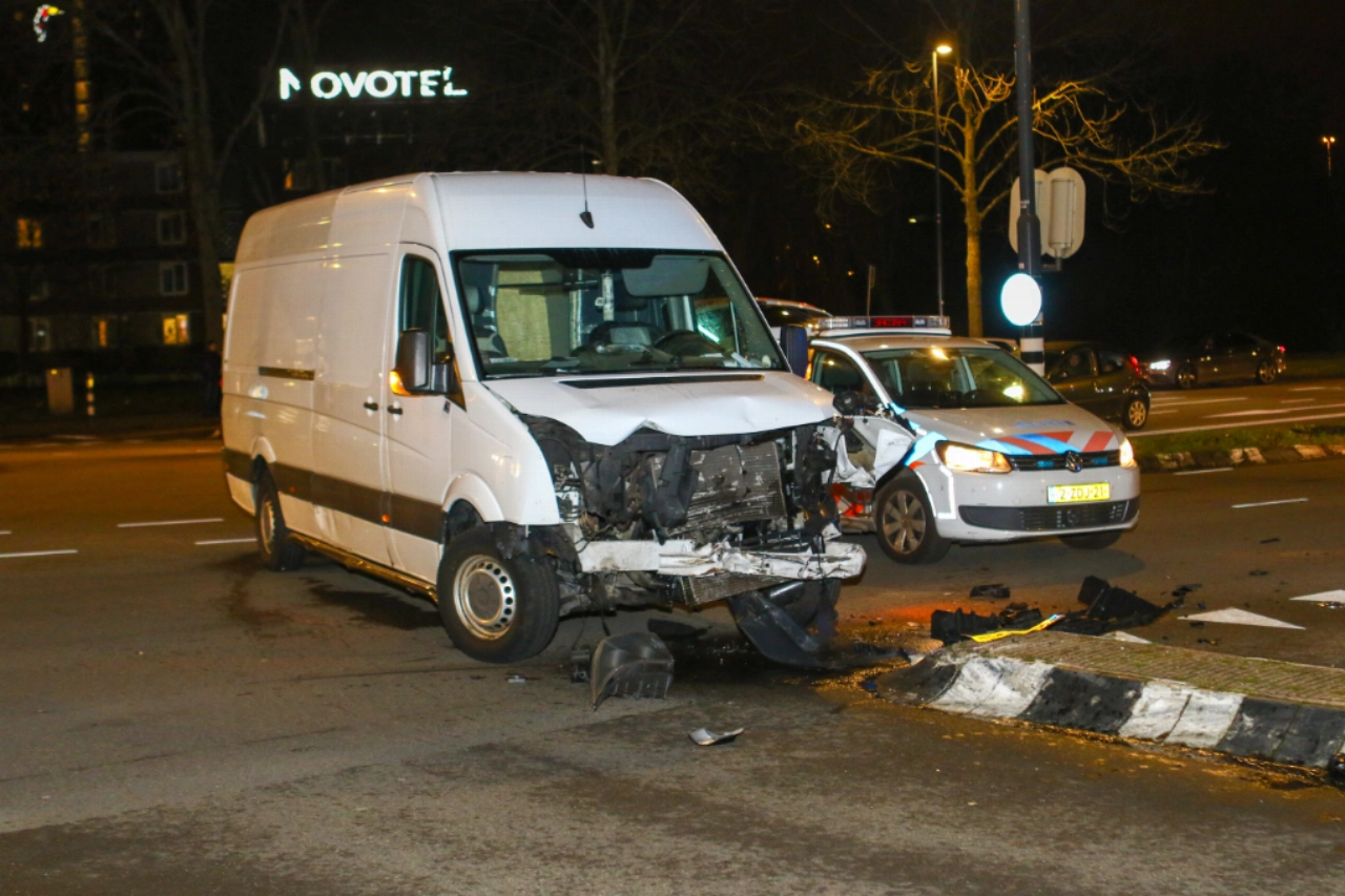 Verkeer geblokkeerd na aanrijding; &eacute;&eacute;n aanhouding