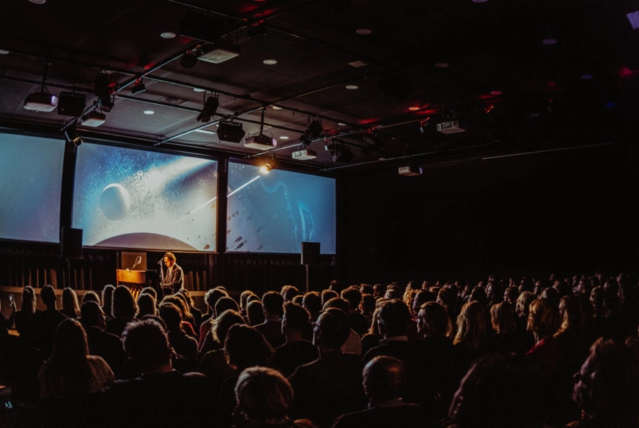 Filmische muziek in Portraits of Tomorrow