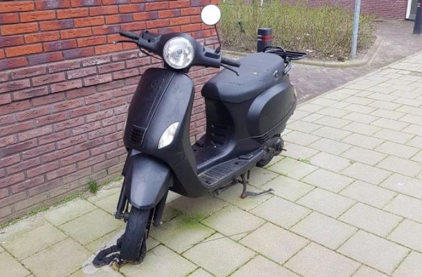 Gestolen scooter aangetroffen in Schiedam-Oost