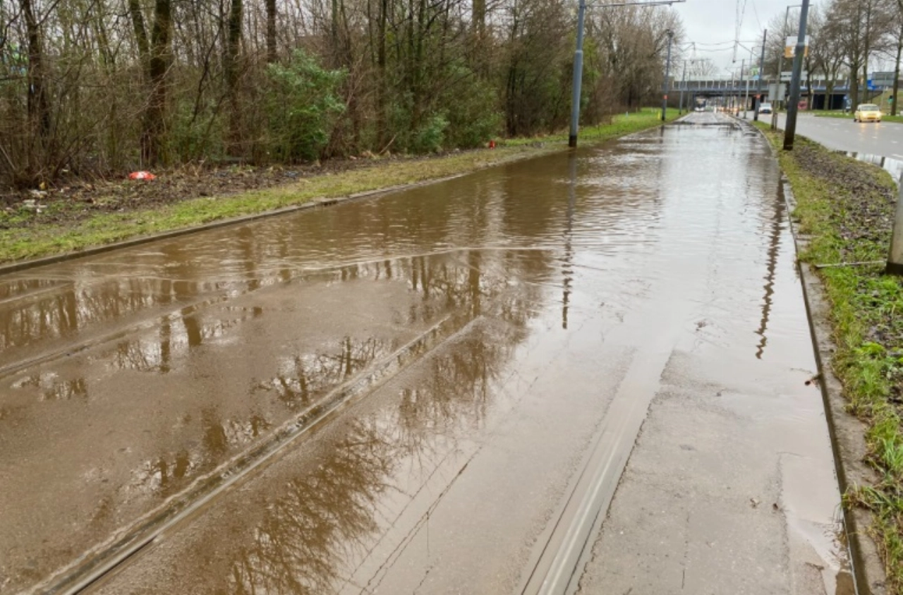 Wateroverlast trambaan aan Churchillweg
