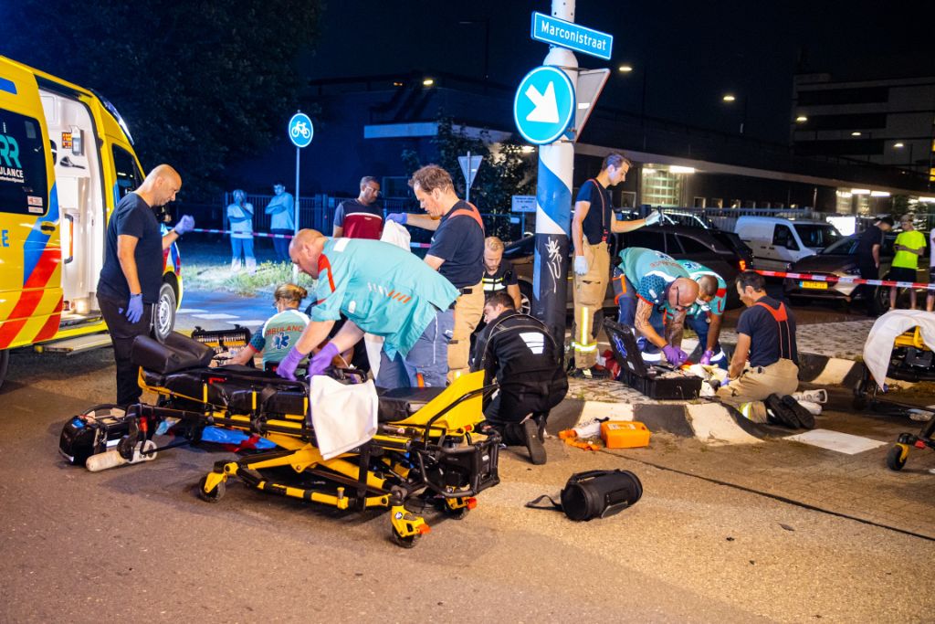 Man en vrouw zwaargewond bij aanrijding Marconistraat