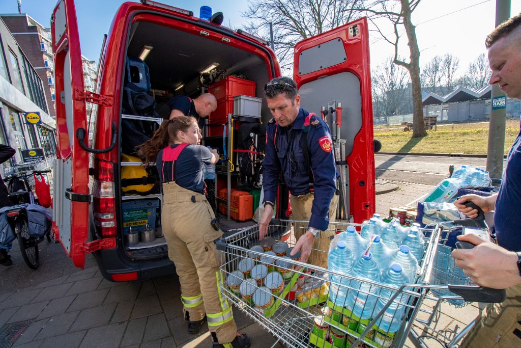 Brandweer Schiedam winkelt voor Oekraïne