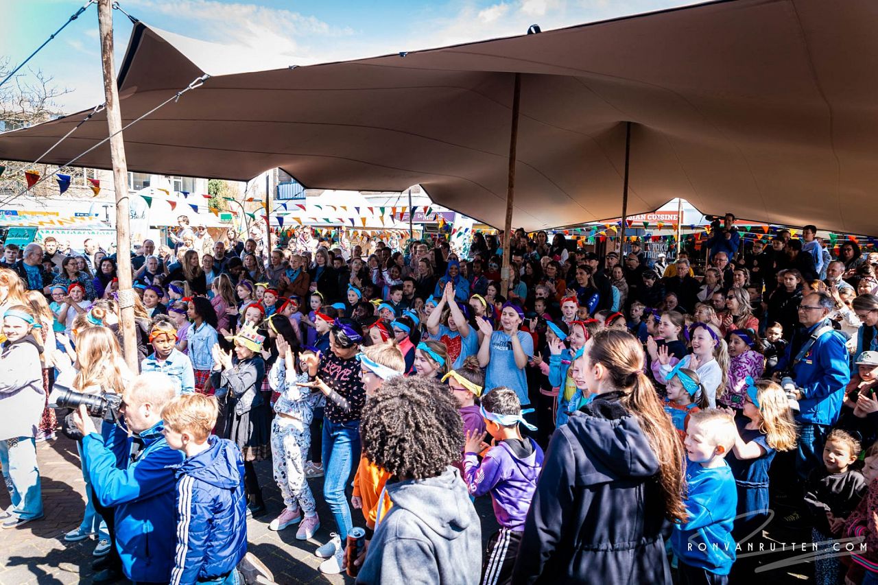 Drukbezocht Stadskaravaan Festival in de Holierhoek