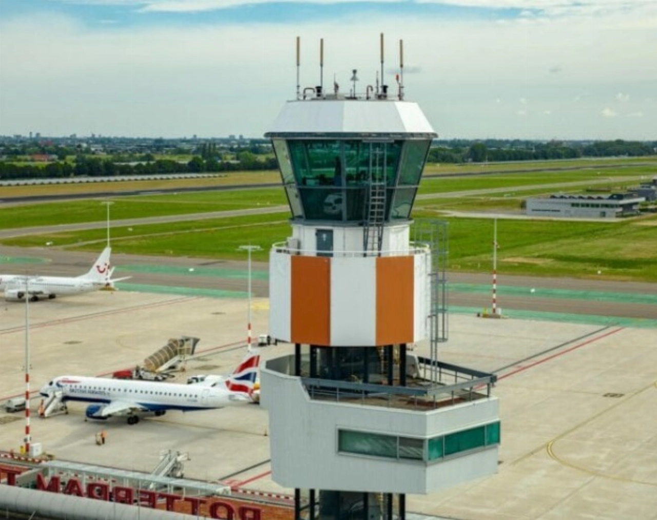 Vliegveld Rotterdam: minder vliegtuigbewegingen in juli