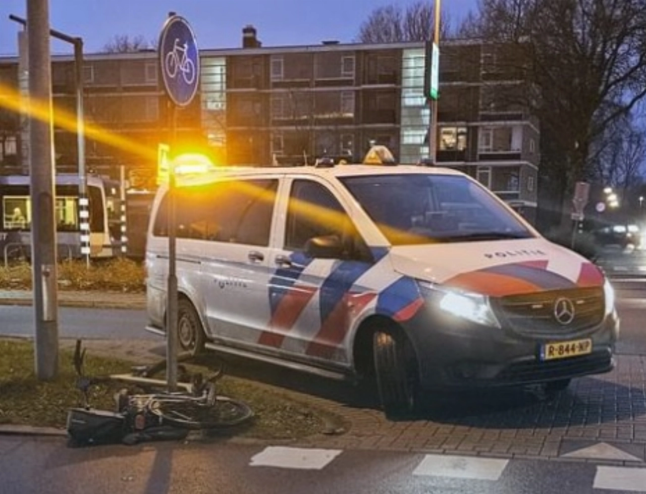 Politie zoekt getuigen van aanrijding