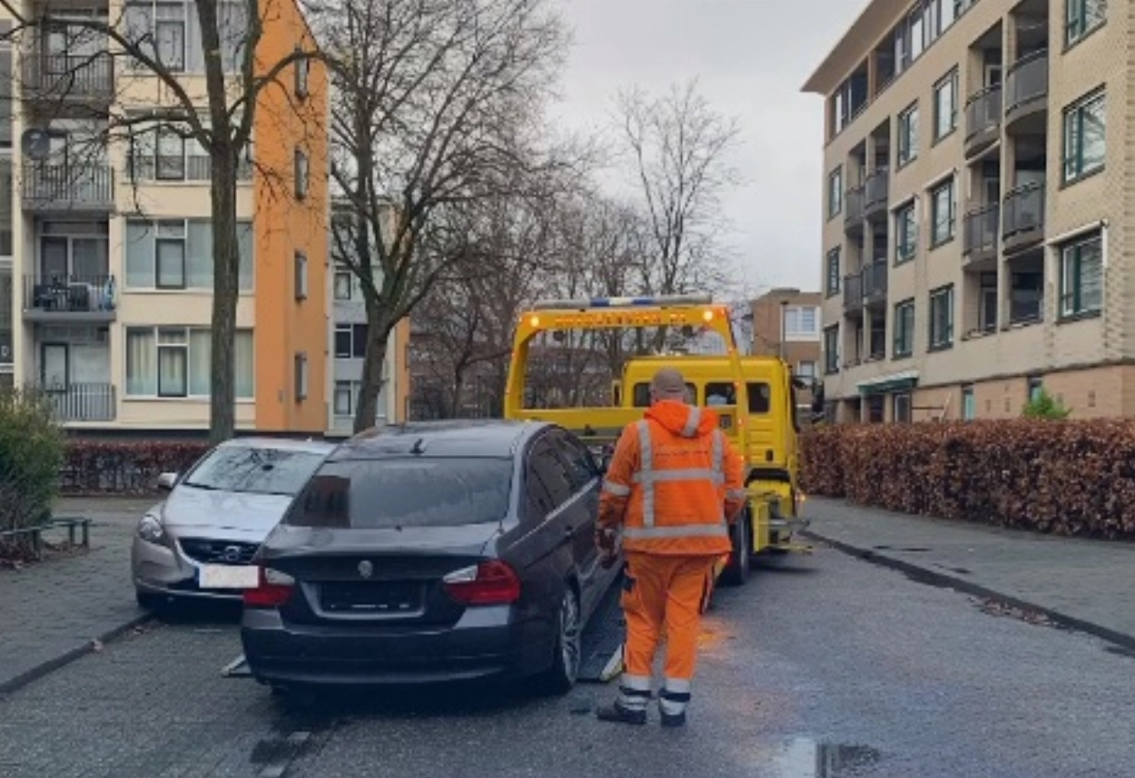 Gestolen voertuig weggesleept