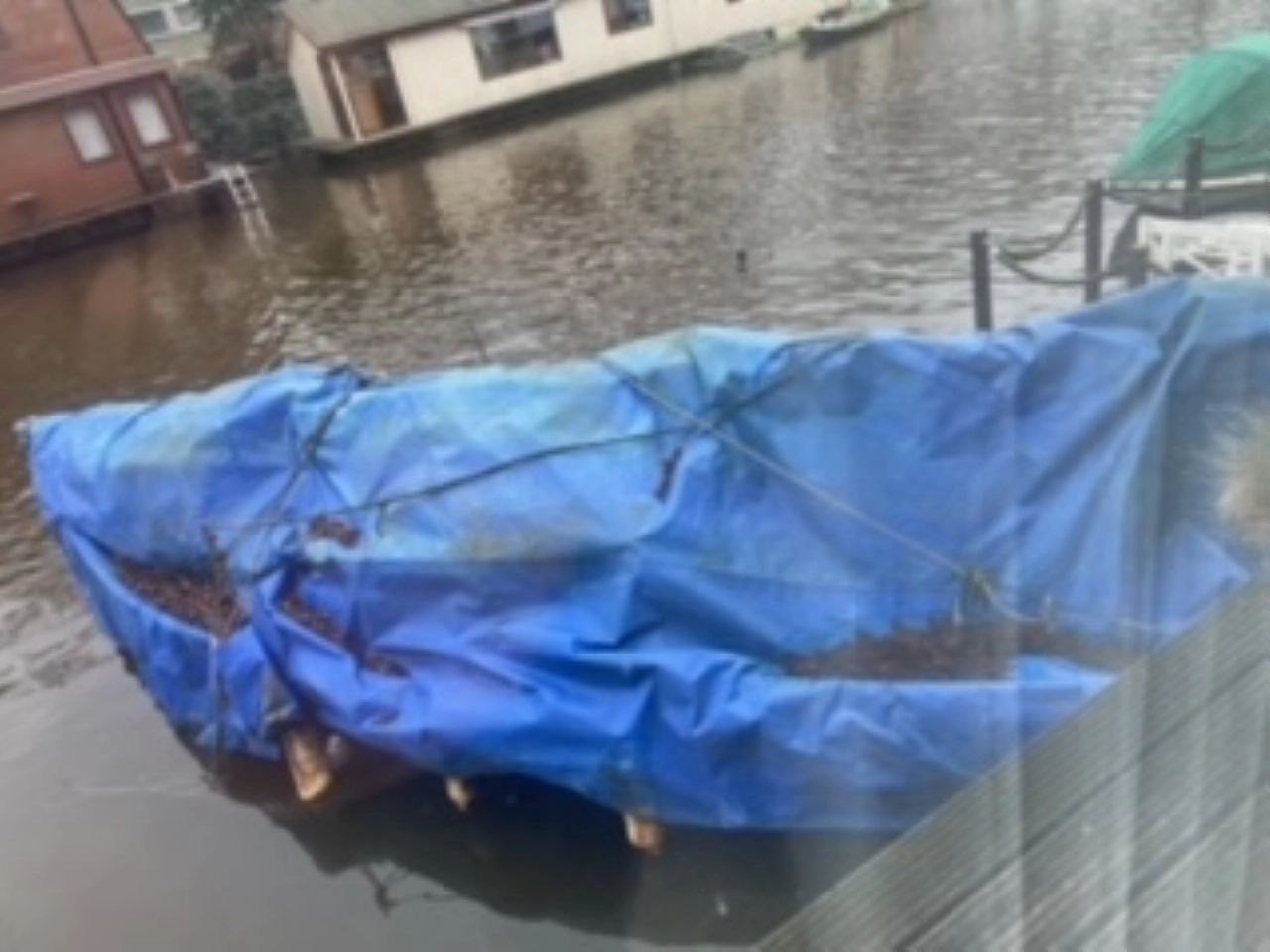 Bootje waait aan