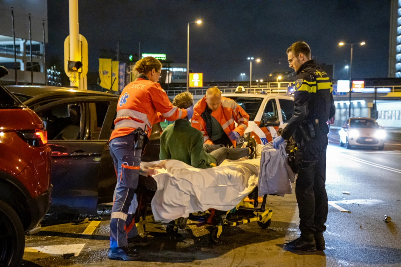 Gewonde en twee auto's total loss na ongeval