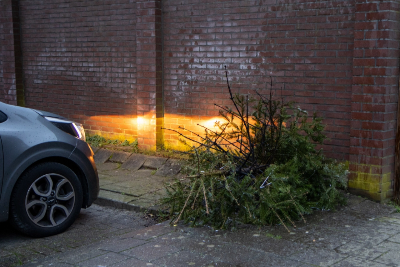 Autobrand blijkt kerstboombrand