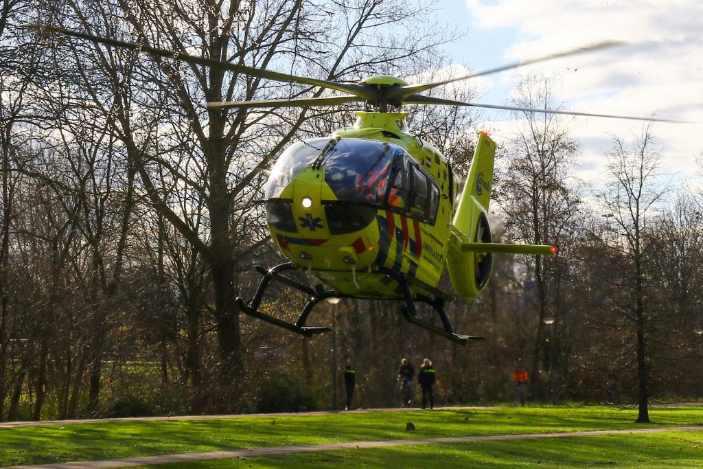 Traumahelikopter rukt uit voor gevallen fietser