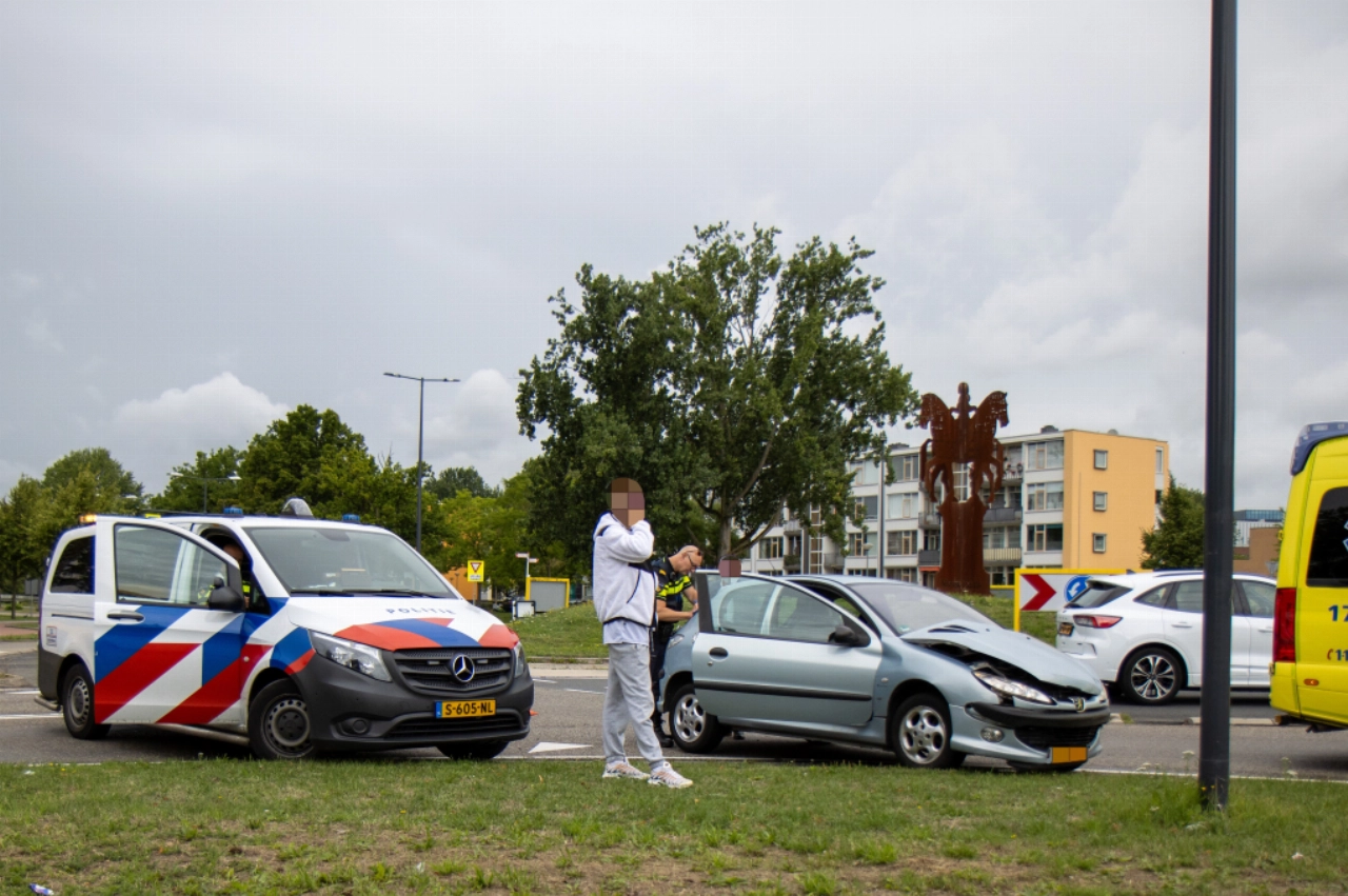 Flinke blikschade op Nieuwlandplein