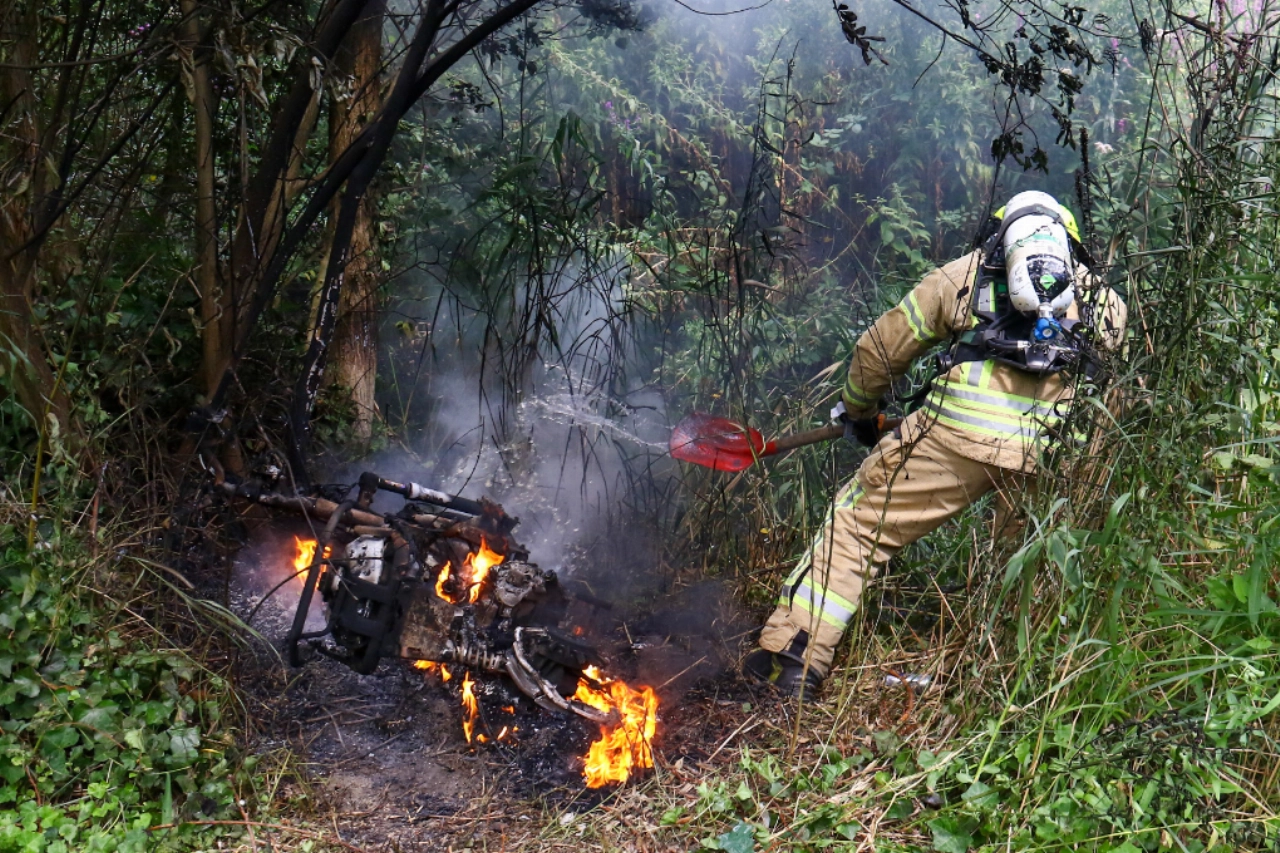 Brandende scooter zorgt voor rook over A4
