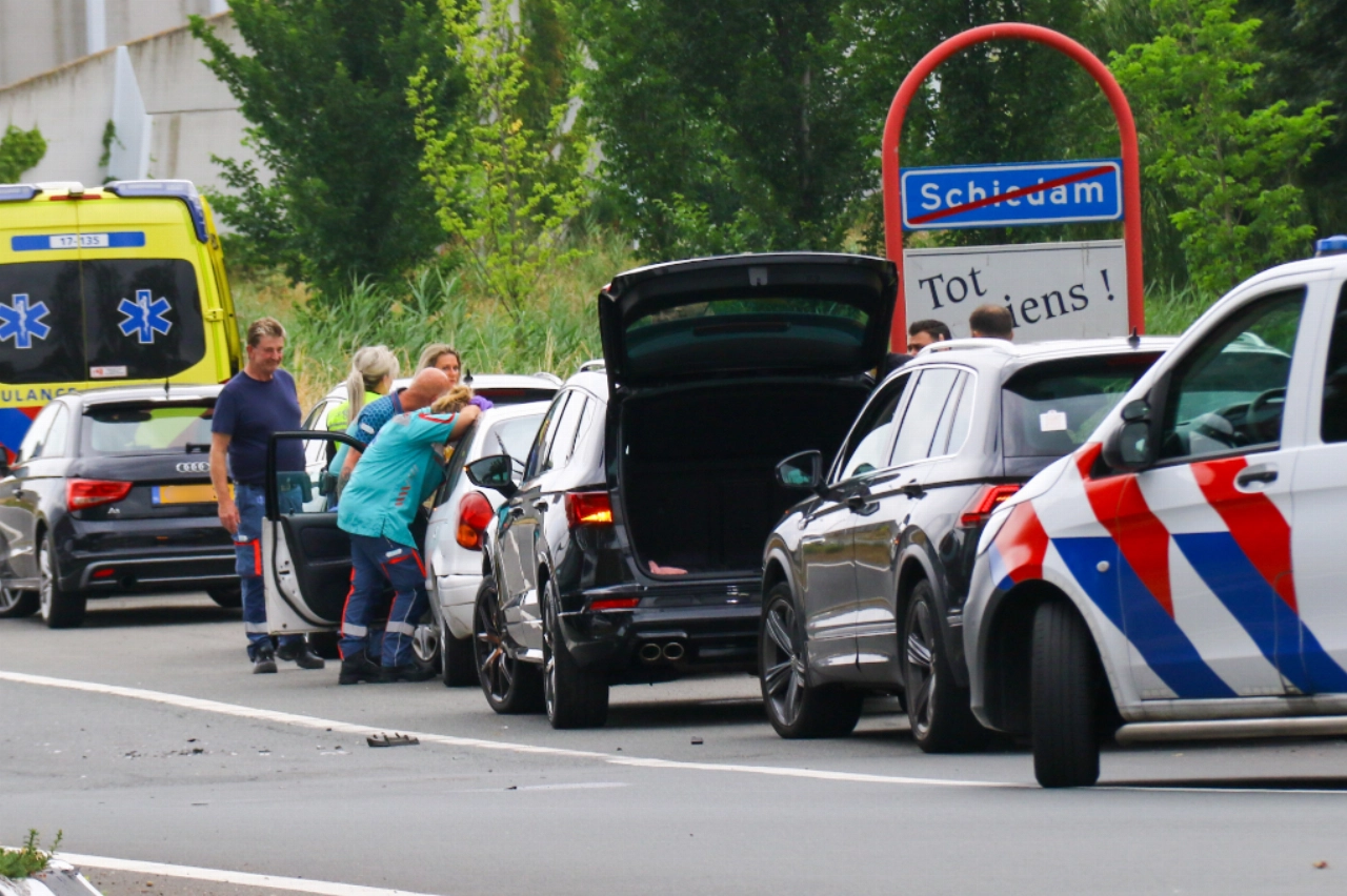 Kettingbotsing op de oprit A20