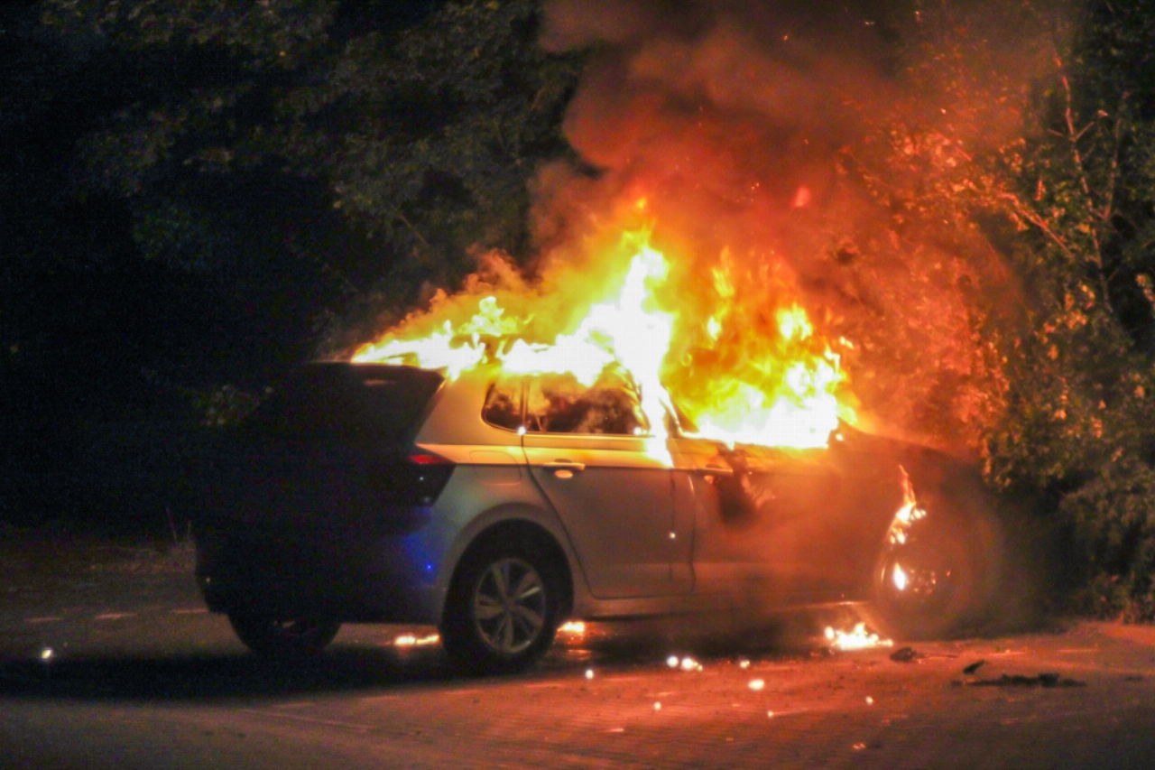 Twee keer brand in &eacute;&eacute;n auto