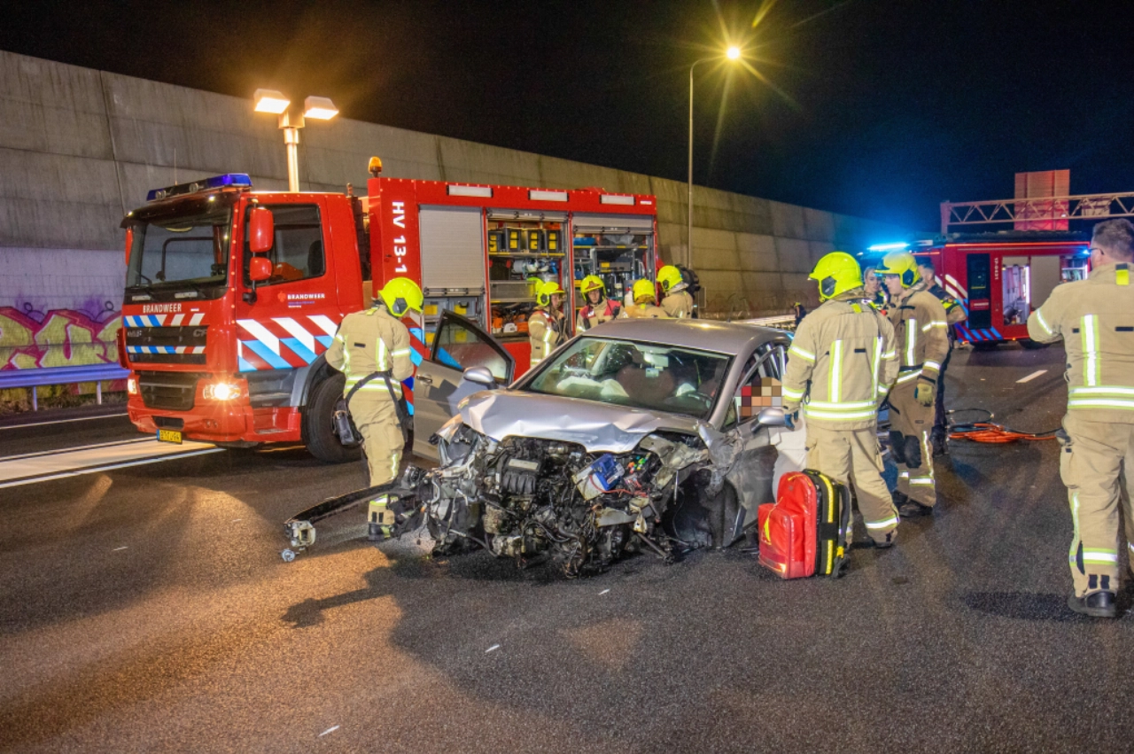 Zware crash op A20, vrouw uit auto 'geknipt'