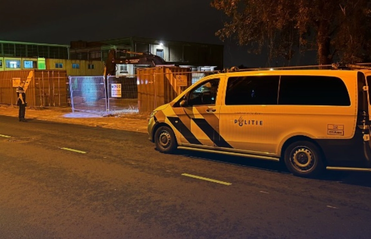 Midden in de nacht op het industrieterrein...