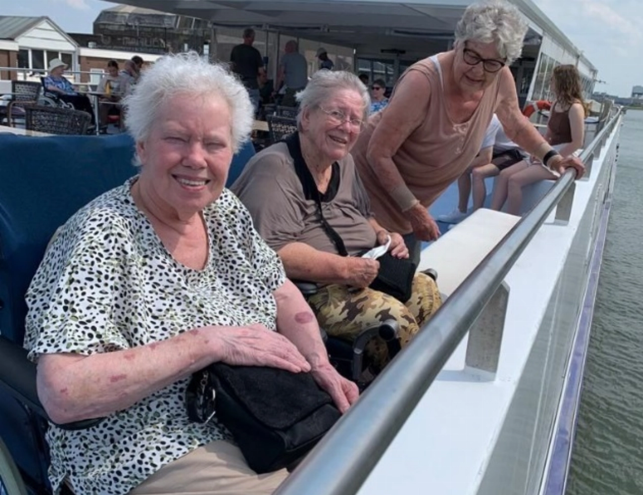 Bewoners Frankelandgroep op vakantieschip