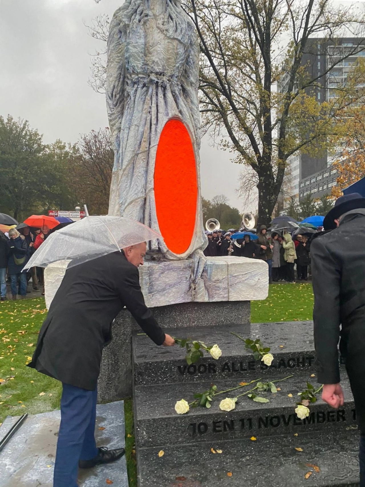 Monument herinnert voortaan op Parkkade aan razzia van '44