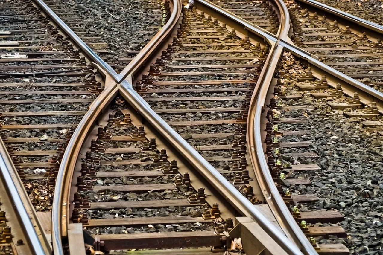 Even geen treinen door persoon op spoor