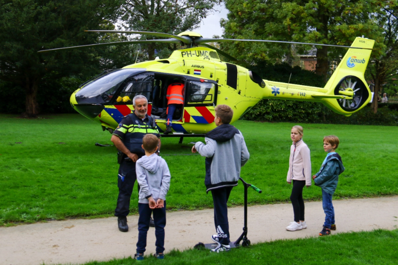 Traumahelikopter landt in Julianapark