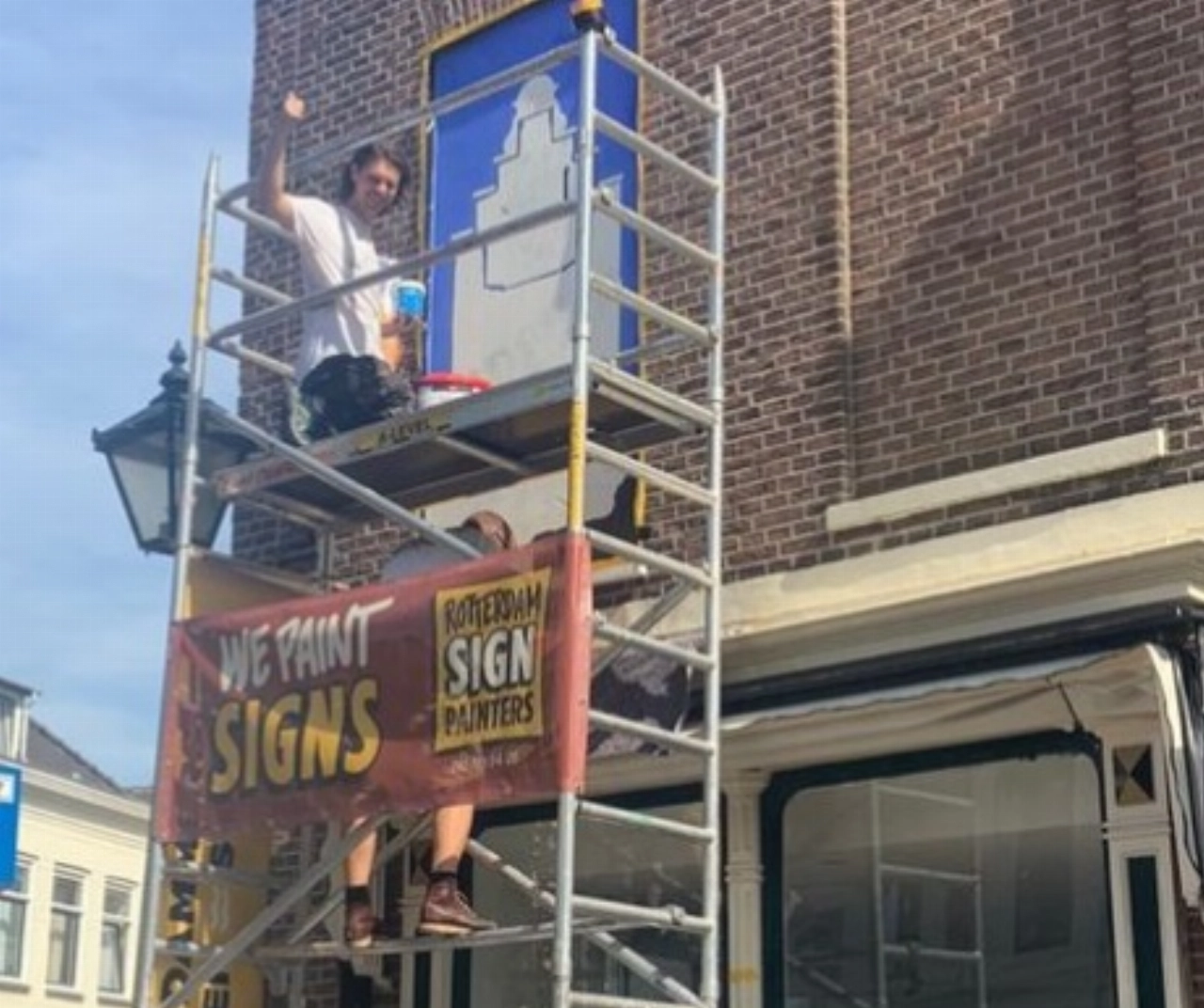 Vintage jeneverreclames in binnenstad
