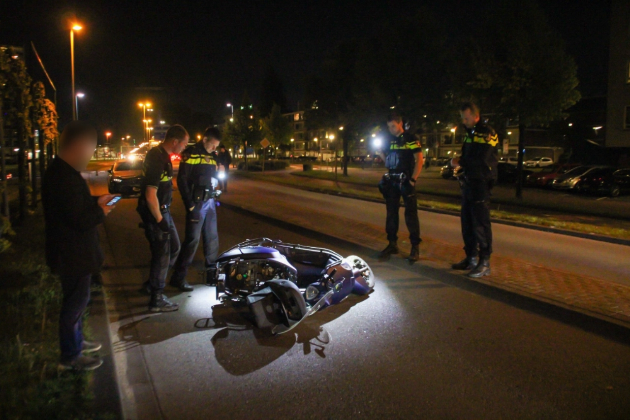 Scooterrijdster gewond na aanrijding
