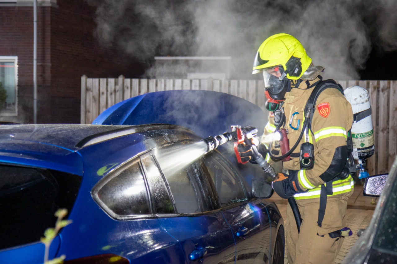 Auto in Epke Zonderlandstraat in brand gezet