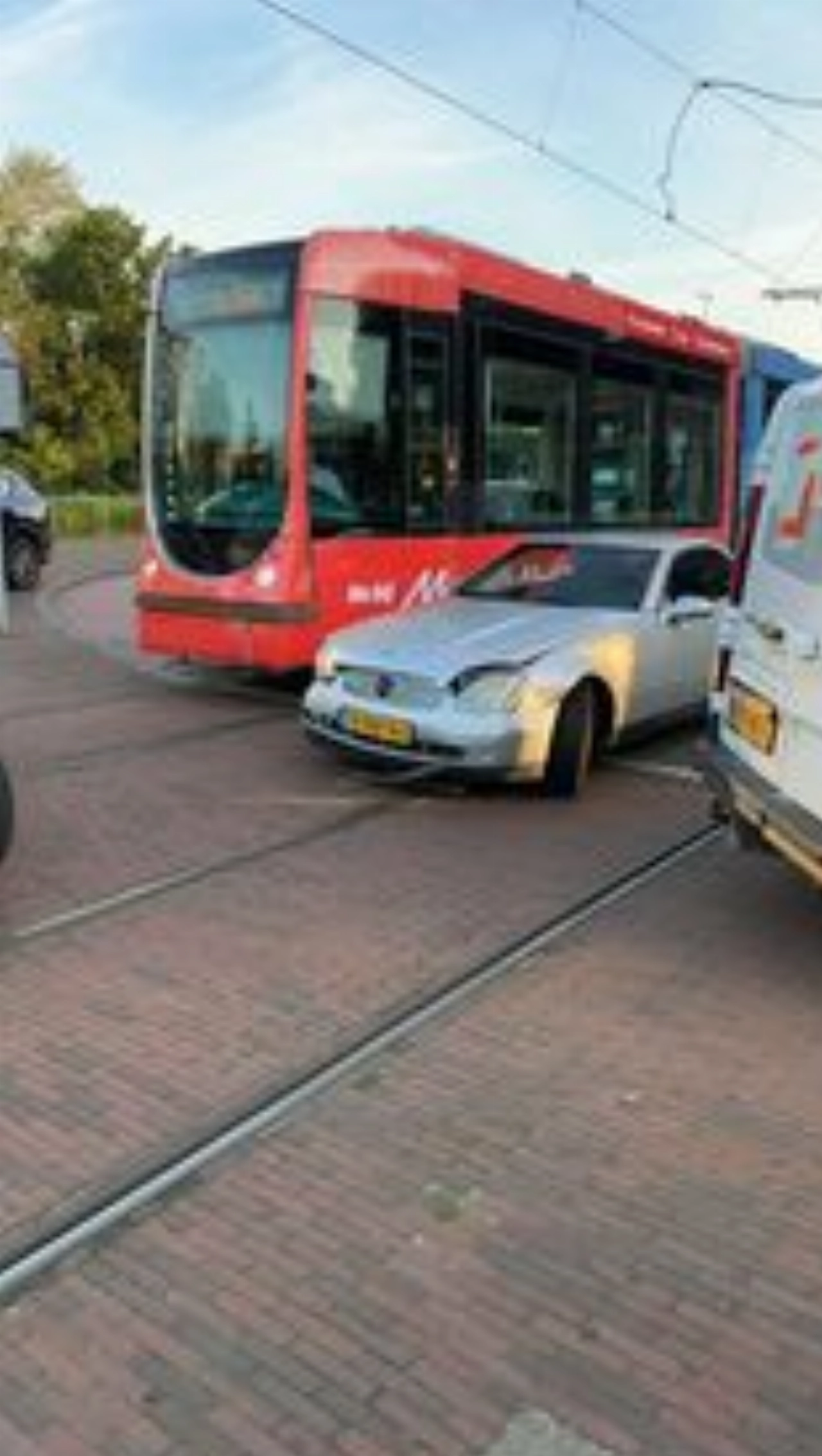 Tramverkeer stilgelegd na aanrijding