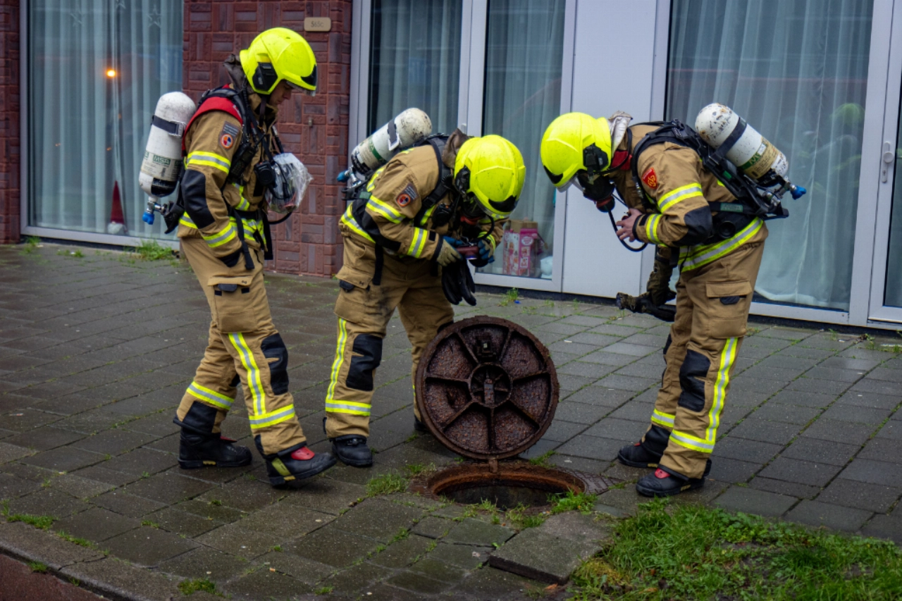 Stroomuitval en rook uit riool aan 's-Gravelandseweg