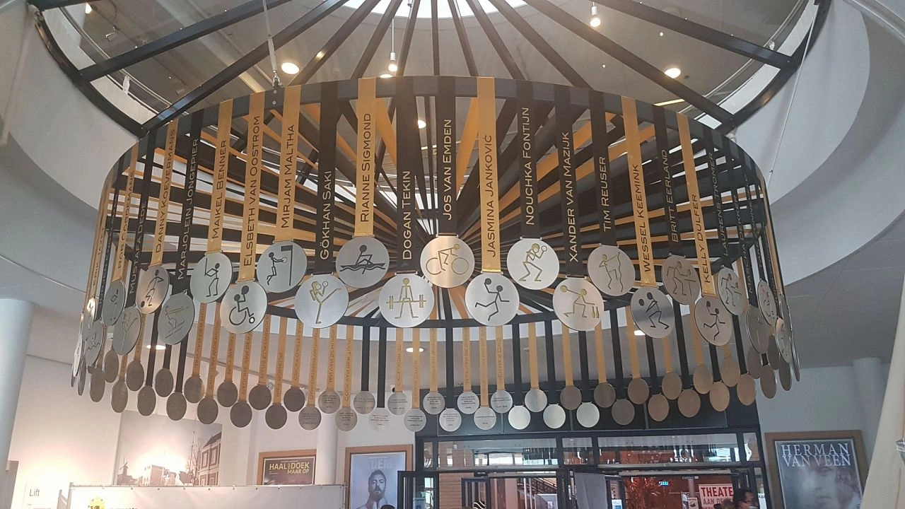 Judoka Marit van der Holst krijgt medaille in Erecirkel Sporters