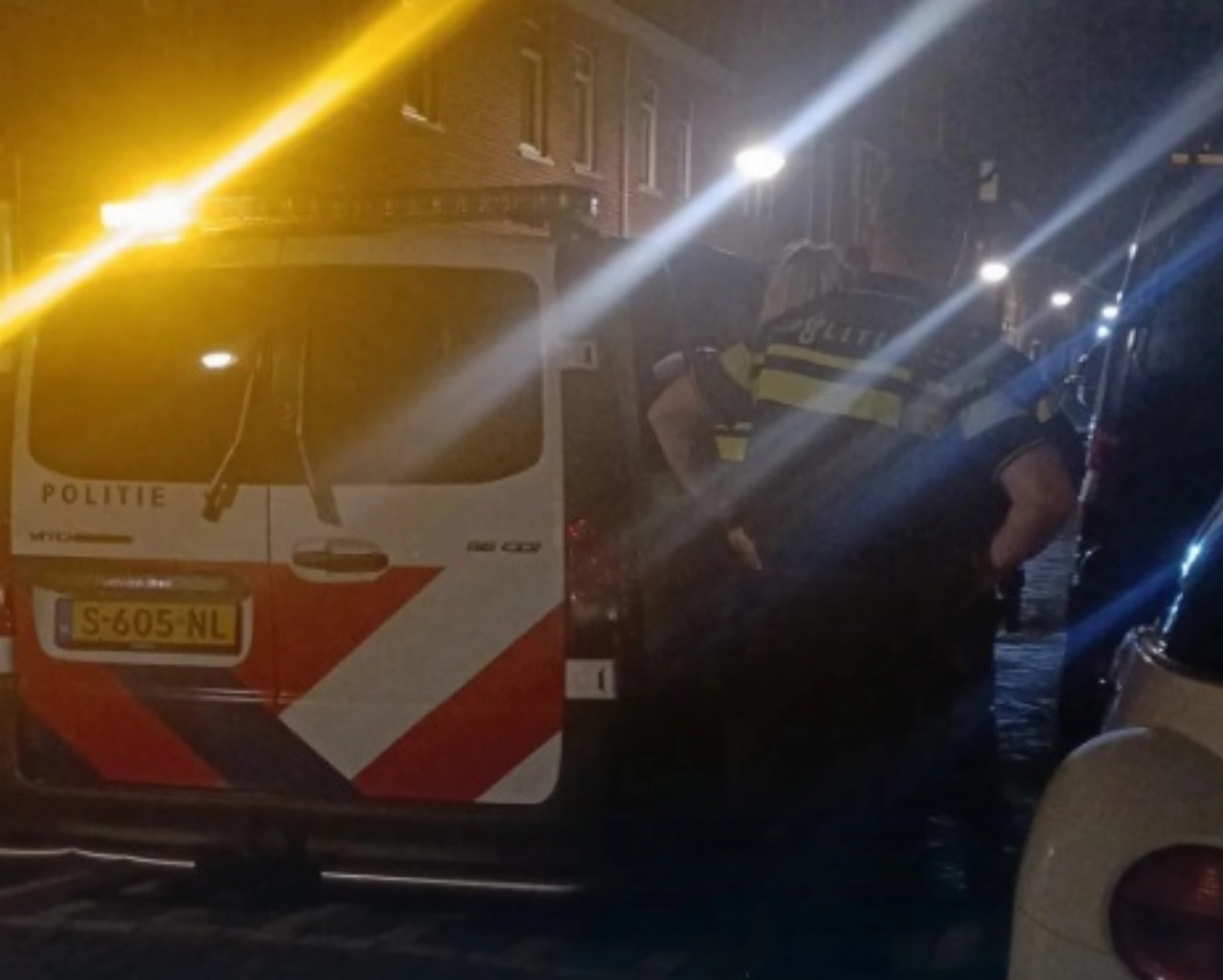 Ruzie: jongen springt vanaf serre naar beneden