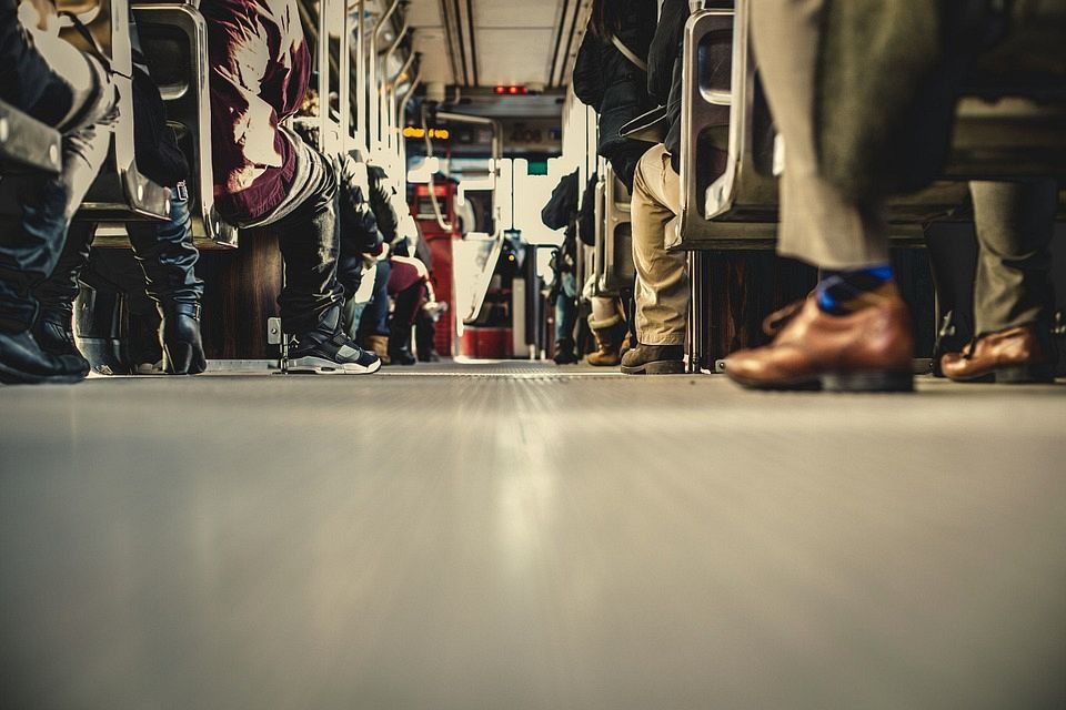 Snelste busverbinding van het station naar de luchthaven deze zomervakantie