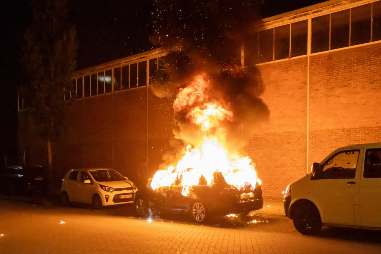 Auto in lichterlaaie