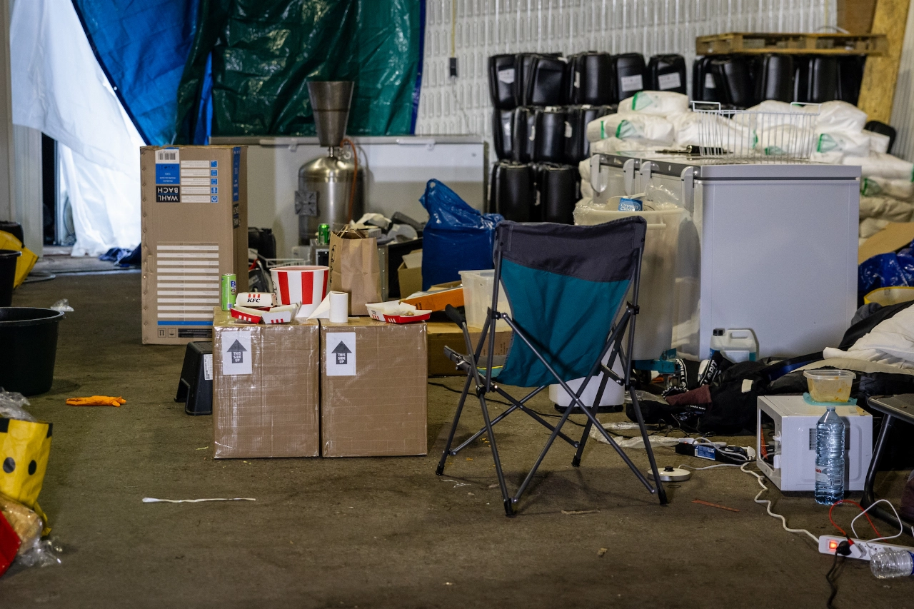 Werkend drugslab aangetroffen, Schiedammer aangehouden