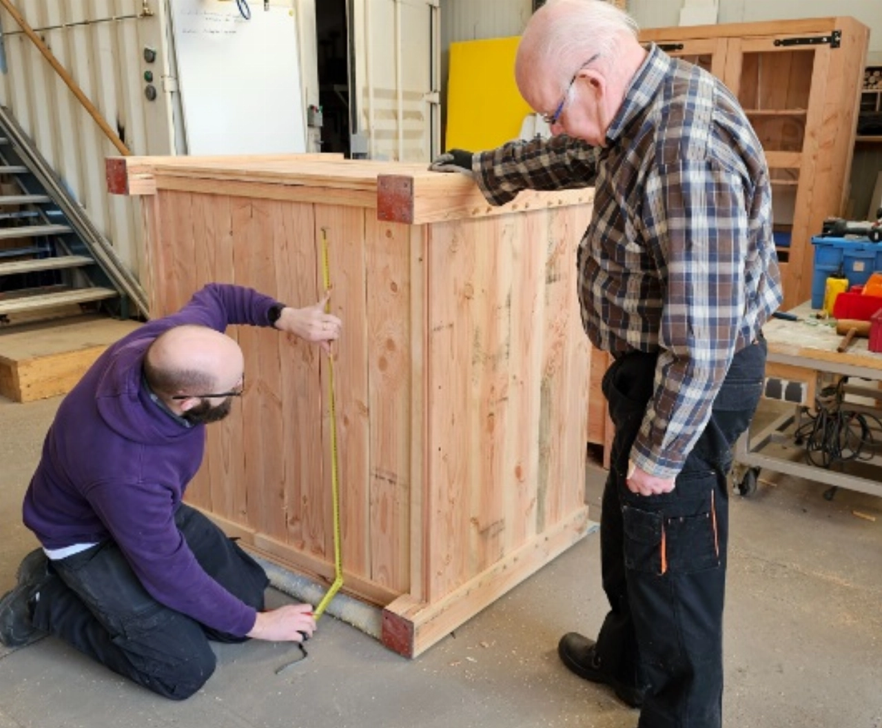 Stadserf krijgt grote, houten boom- en heesterbakken
