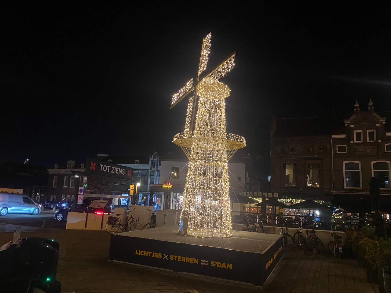 Stralend middelpunt van de Koemarkt