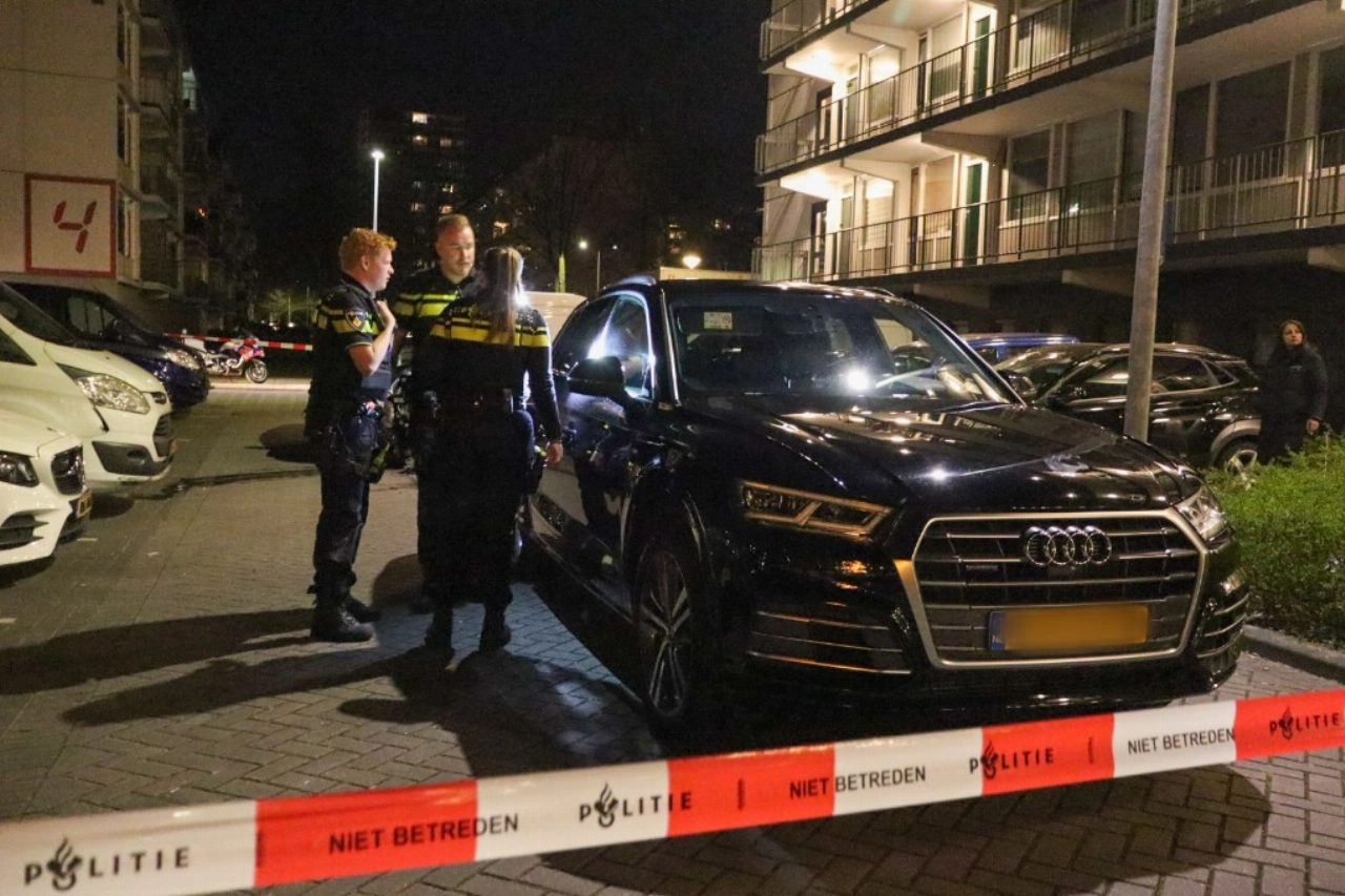Man op de vlucht na aanrijding Straussplein