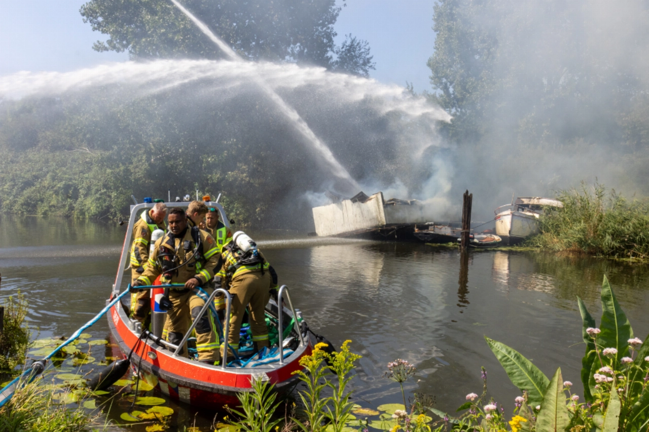Veel rook bij brand op schip