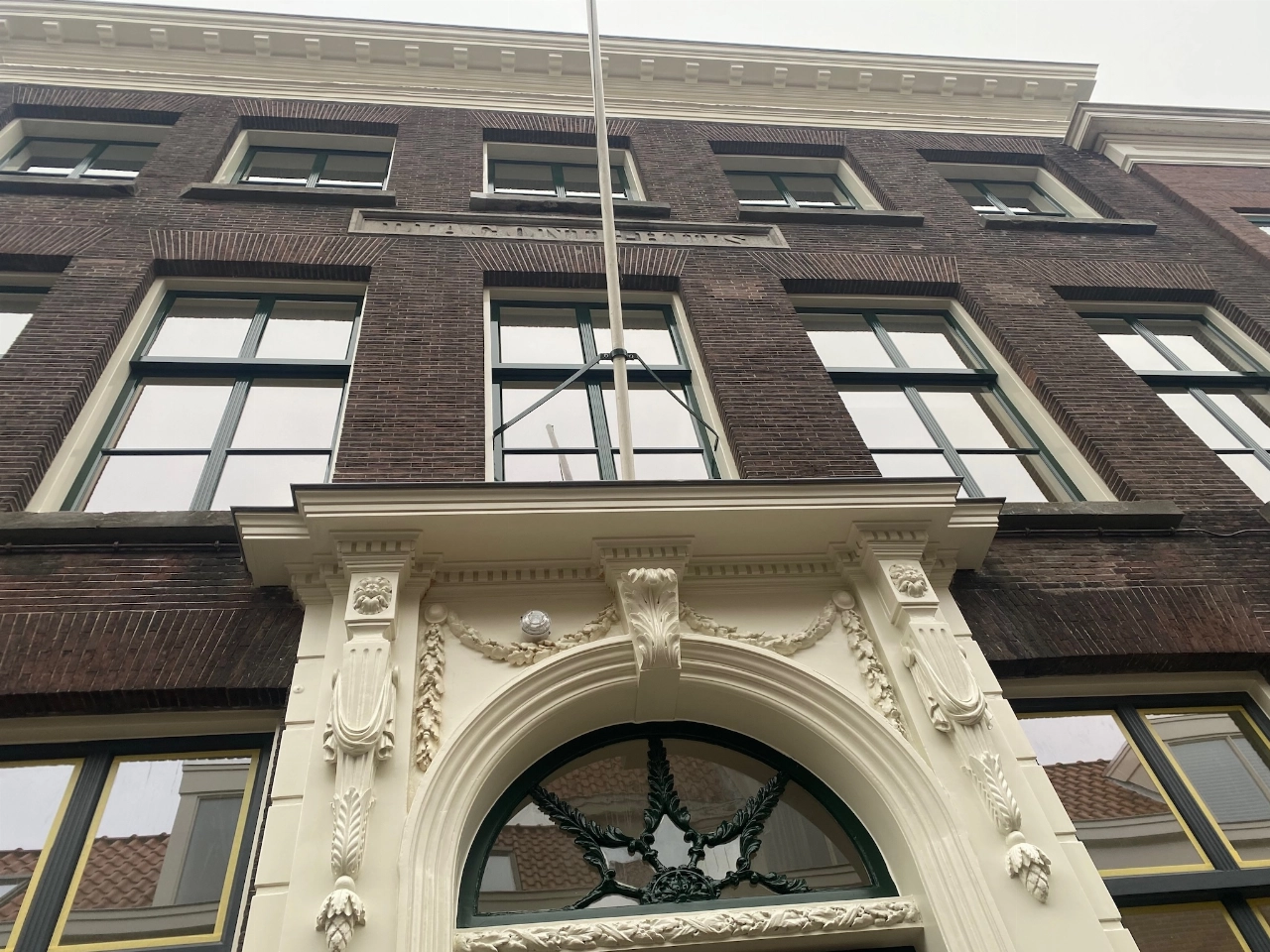 Herbergier krijgt monumentenschildje op Open Monumentendag