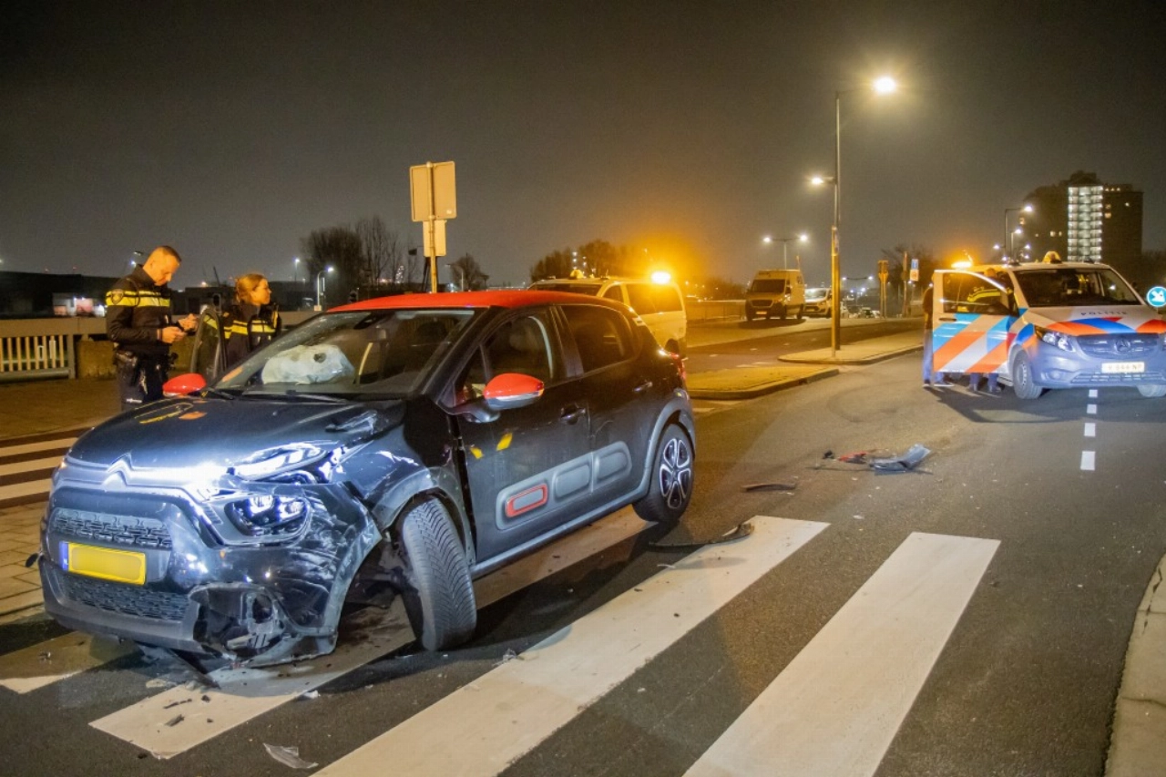 Gewonde na botsing tussen twee auto's