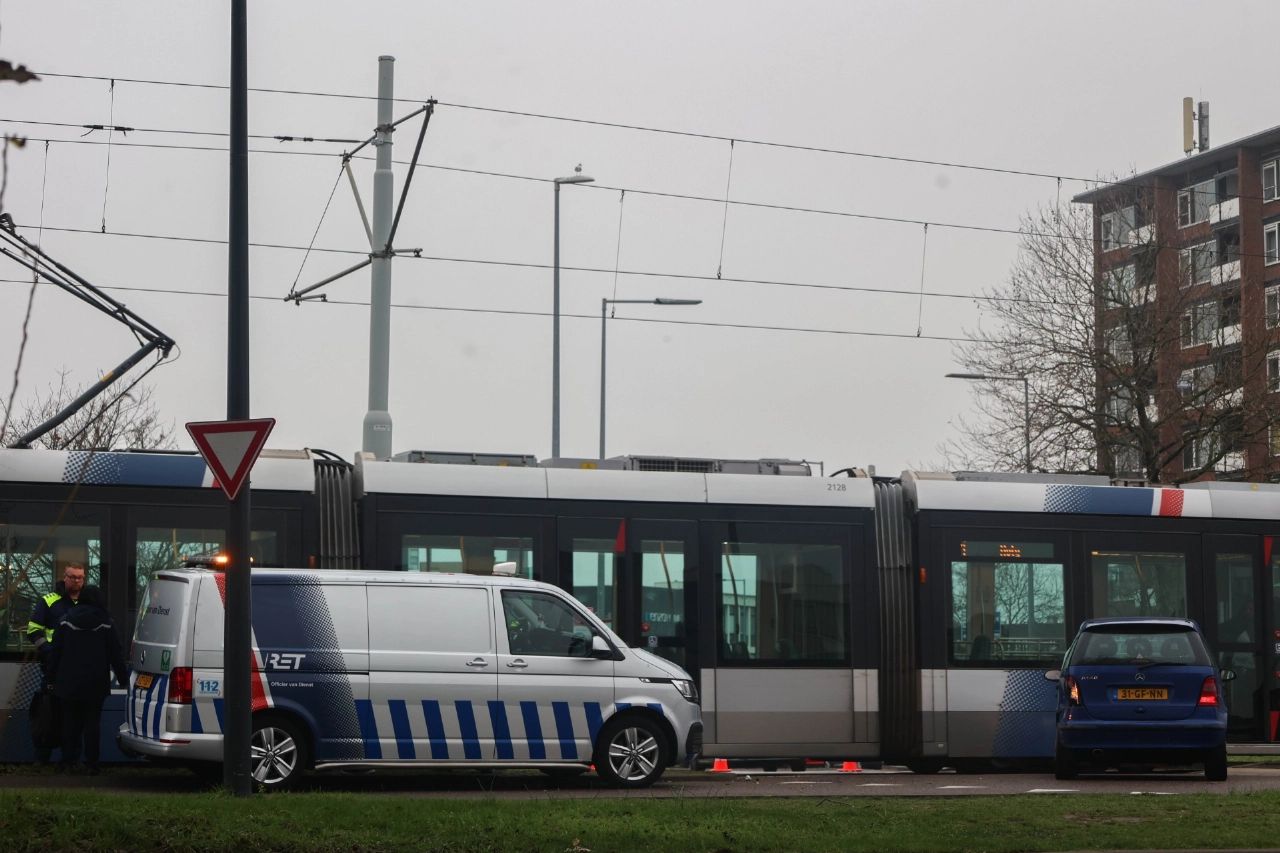 Spookrijder onder invloed botst tegen tram