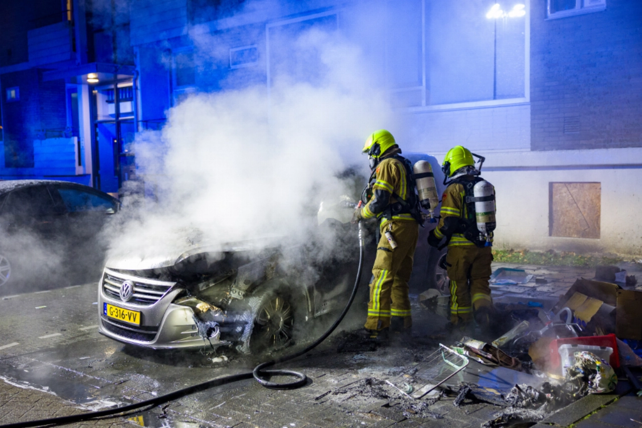 Auto in vlammen op