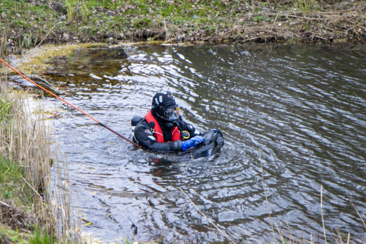 Brandweer vist telefoon op