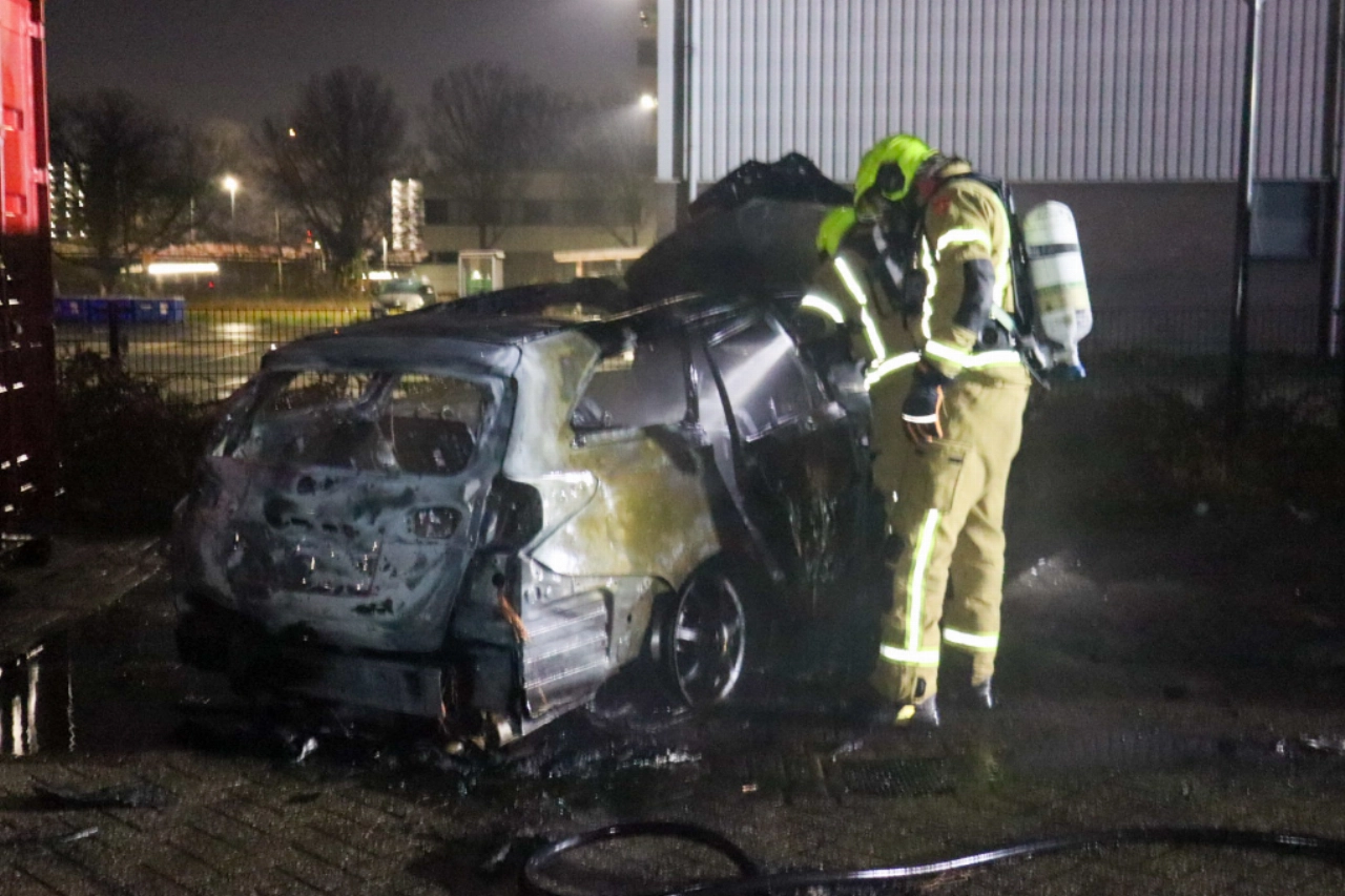 Auto brandt uit