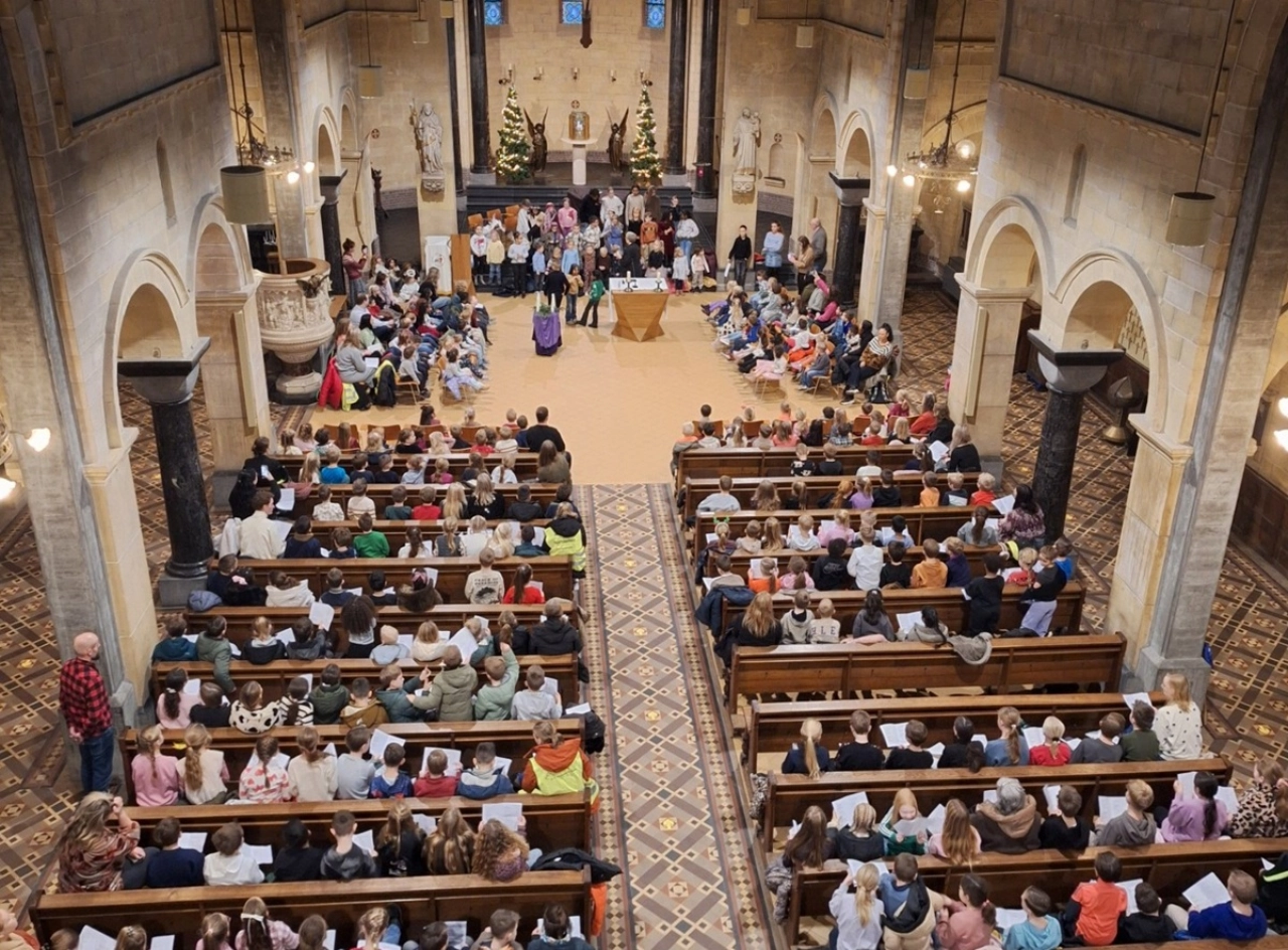 Kerstviering KBS De Vlinder rond thema 'Goed nieuws'