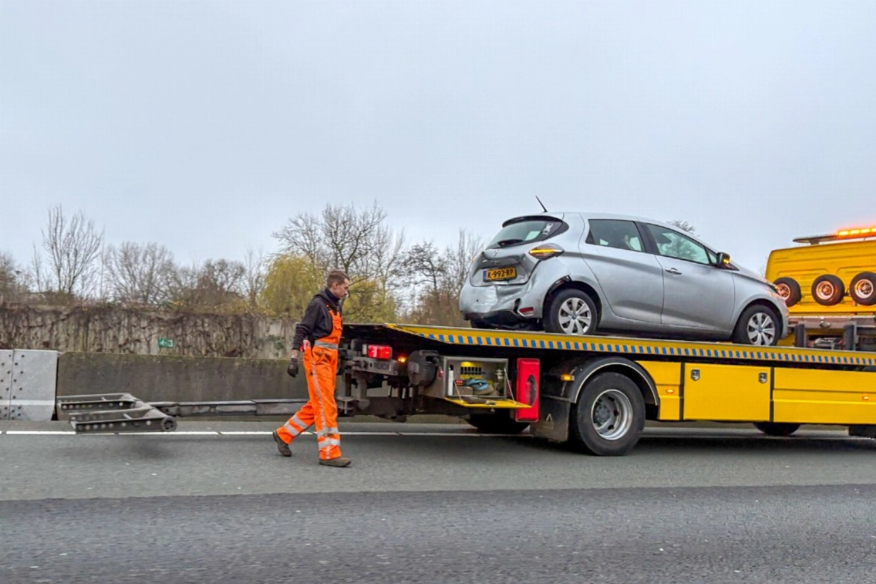 Flinke schade na kop-staartbotsing op A20