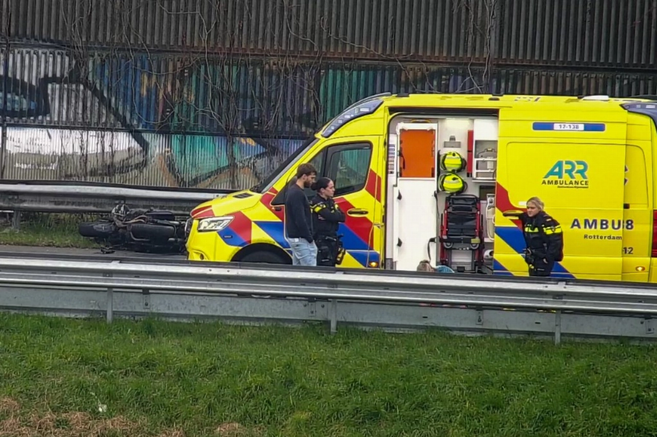 Motorrijder gewond bij aanrijding op A20