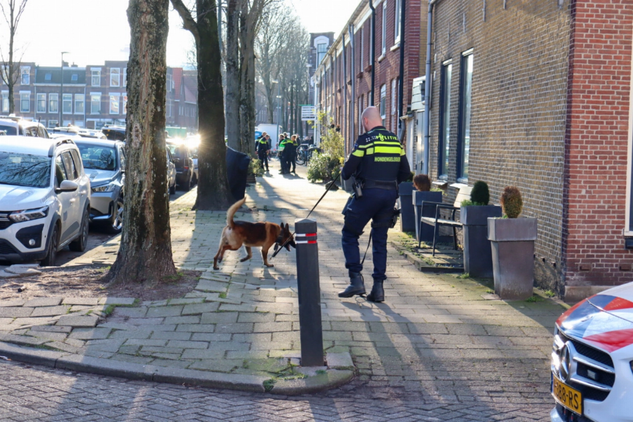 Politie valt woning binnen na steekpartij