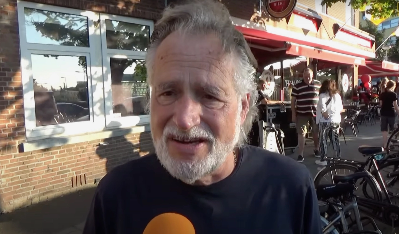 George Baker opent 'FF uurtje Babbelaar'